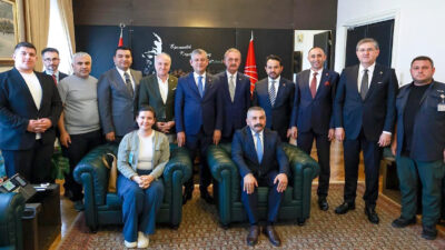 CHP Kocaeli heyeti TBMM’de Genel Başkan Özgür Özel’i ziyaret ederek
