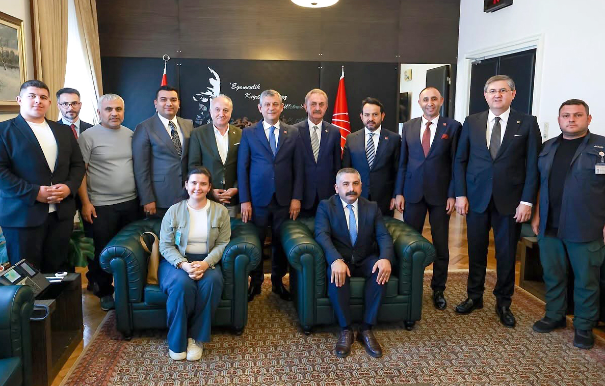 CHP Kocaeli heyeti TBMM’de Genel Başkan Özgür Özel’i ziyaret ederek