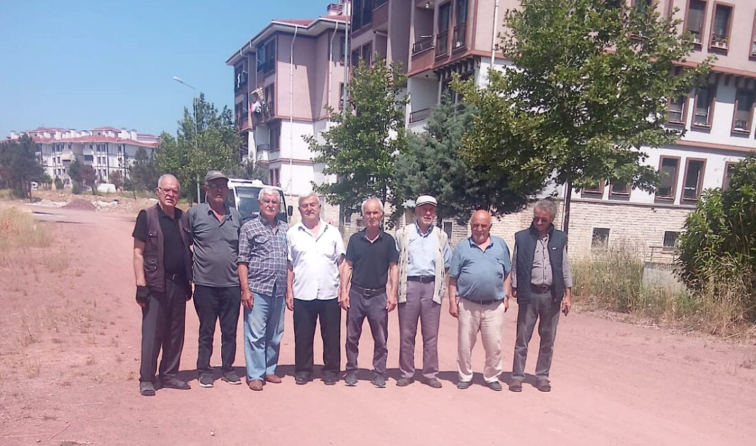 Kandıra Orhan Mahallesi'ndeki Emekli TOKİ Konutları sakinleri, yıllardır asfaltlanmayan stabilize