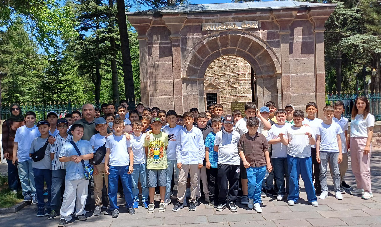 Kandıra İmam Hatip Ortaokulu öğrencileri, düzenlenen gezi kapsamında Bilecik ve