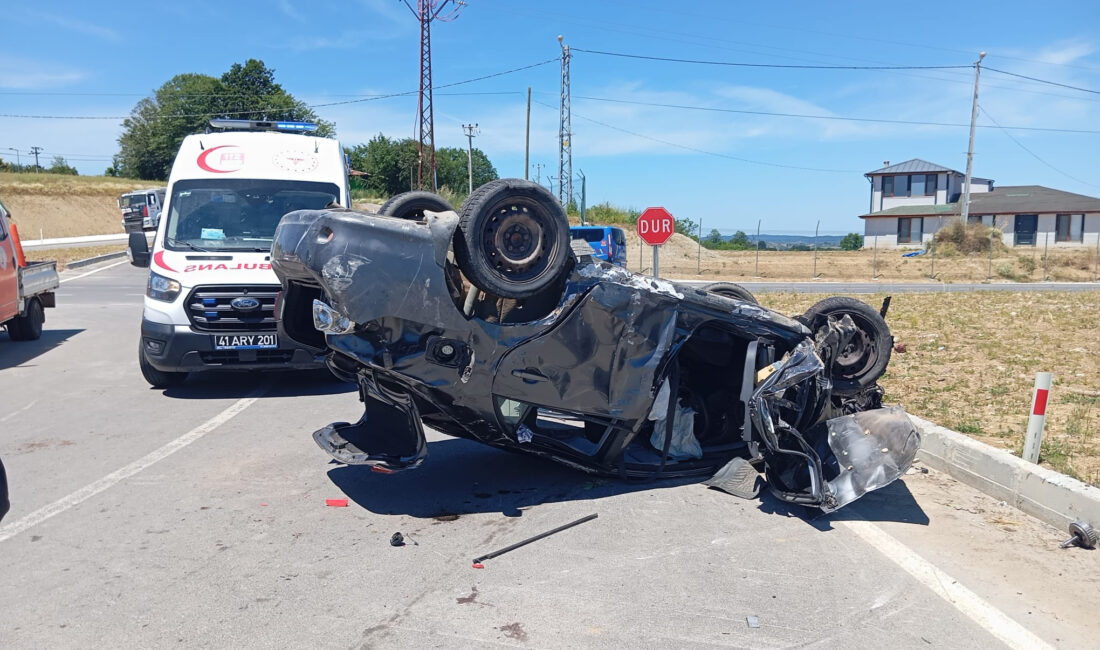 Kandıra-İzmit Yolu Sarnıçlar Döner Kavşak mevkiinde meydana gelen trafik kazasında