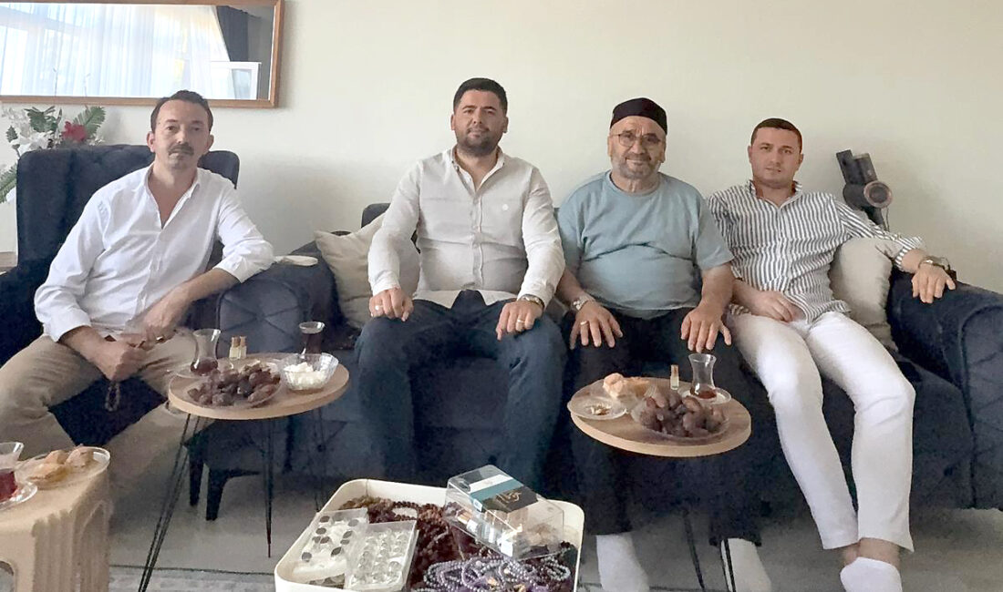 MHP Kandıra İlçe Teşkilatı, hac ibadetini tamamlayan Sezai Günay’ı evinde