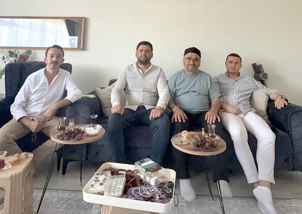 MHP Kandıra İlçe Teşkilatı, hac ibadetini tamamlayan Sezai Günay’ı evinde