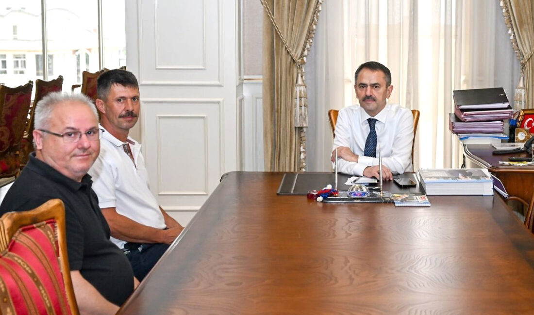 Kandıra Kerpe Mahalle Muhtarı Olcay Aktaş ile eski Muhtar Adnan