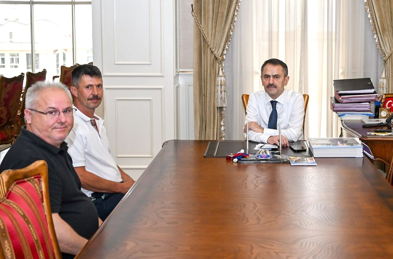 Kandıra Kerpe Mahalle Muhtarı Olcay Aktaş ile eski Muhtar Adnan