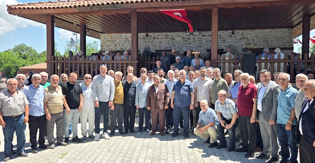 Kandıra Ağaçağıl Mahallesi’nde düzenlenen geleneksel mevlid programı, Kocaeli Valisi İlhami