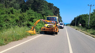 Kocaeli Büyükşehir Belediyesi ekipleri, Kerpe yolunda sürüş güvenliğini tehlikeye sokan