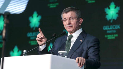 Gelecek Partisi Genel Başkanı Ahmet Davutoğlu, aktif parti siyasetinden çekildiklerini
