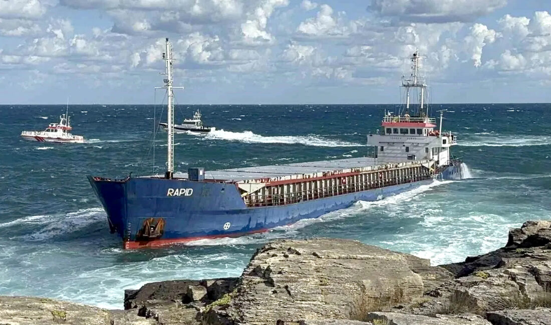 Kandıra Kefken açıklarında yaklaşık 10 ay önce karaya oturan ve