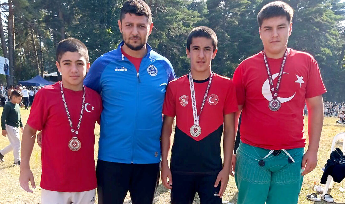 İznik'te hafta sonu düzenlenen Karakucak Güreşleri'nde Kandıra Gençlik ve Spor