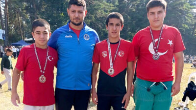 İznik'te hafta sonu düzenlenen Karakucak Güreşleri'nde Kandıra Gençlik ve Spor