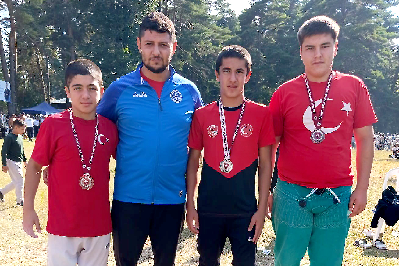 İznik'te hafta sonu düzenlenen Karakucak Güreşleri'nde Kandıra Gençlik ve Spor
