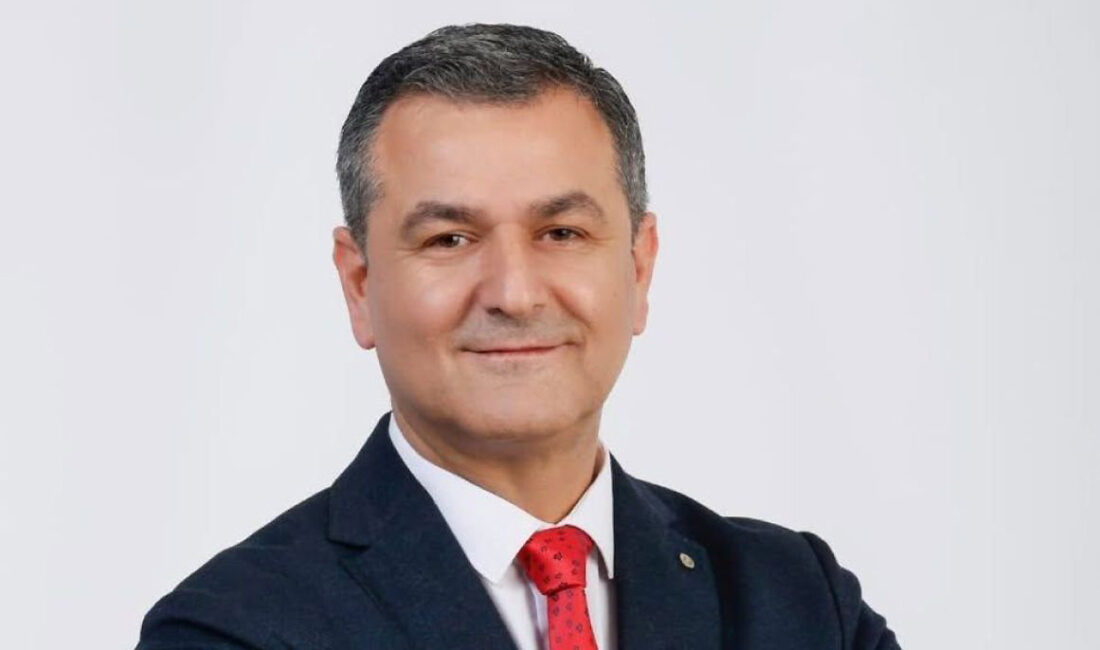 İzmit Belediye Başkanı Fatma Kaplan Hürriyet'in tutuklanmasının ardından görevden uzaklaştırılması