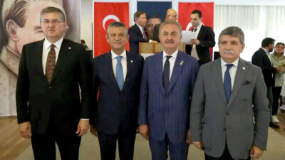 YENİ Parti'nin ilk Kurucular Kurulu toplantısına katılan Kocaeli Milletvekilleri Harun