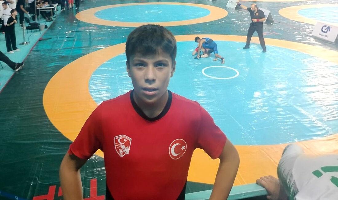 Kandıralı güreşçi Hamza Ay, Ankara'da düzenlenen Minikler Türkiye Güreş Şampiyonası'nda