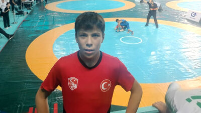 Kandıralı güreşçi Hamza Ay, Ankara'da düzenlenen Minikler Türkiye Güreş Şampiyonası'nda