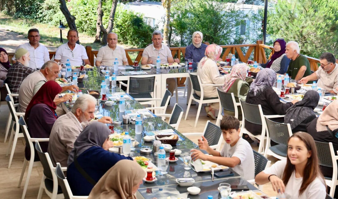 Kandıra Belediyesi'nin "Saygınlar Buluşmaları" projesi kapsamında 65 yaş ve üzeri