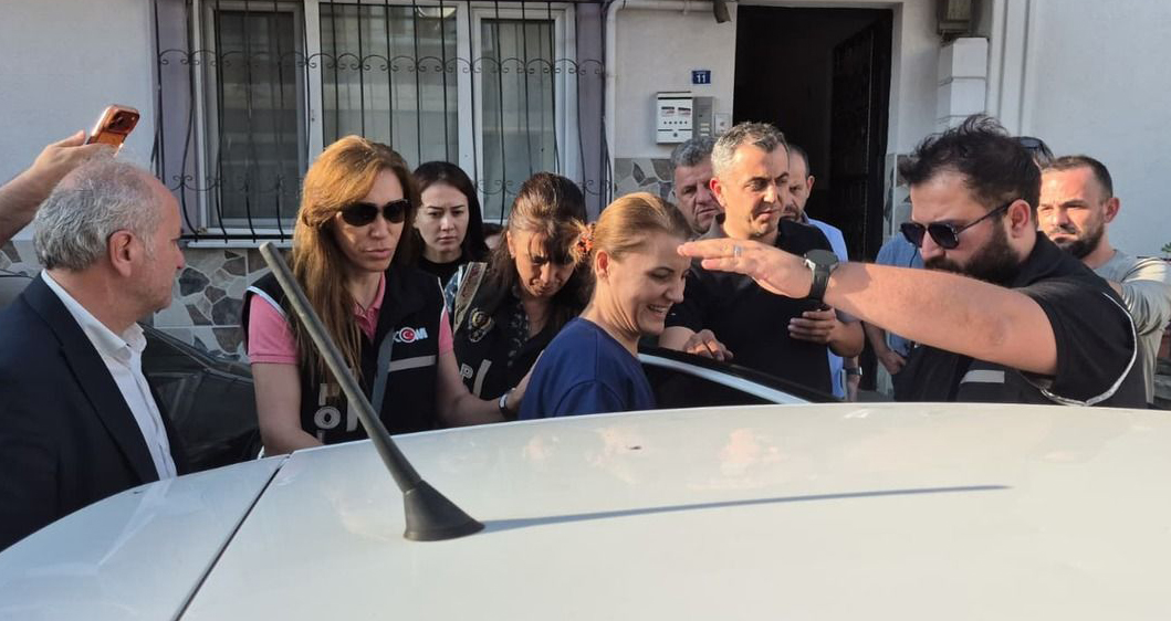 İzmit Belediyesi'ne düzenlenen operasyon kapsamında Başkan Fatma Kaplan Hürriyet ile