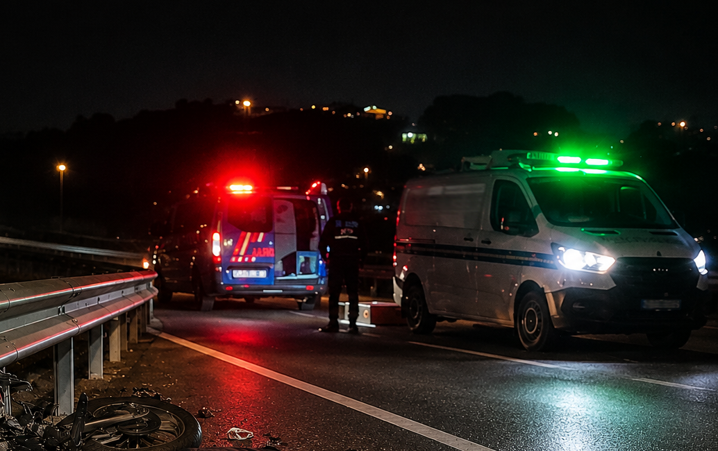 İzmit-Kandıra yolu Çubukluosmaniye mevkiinde kontrolden çıkarak bariyerlere çarpan motosikletin 33