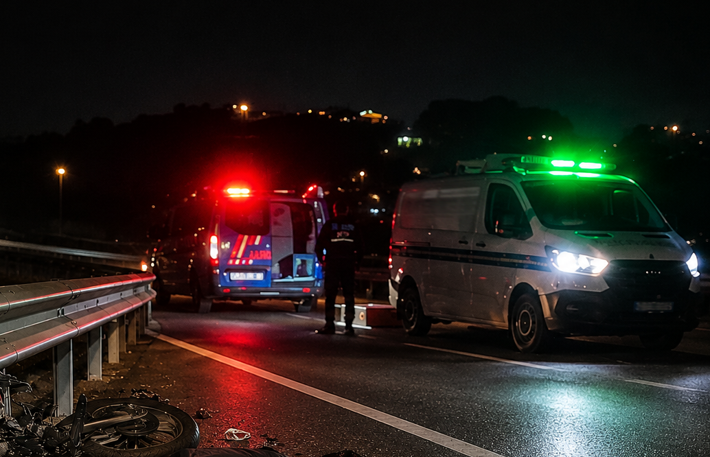 İzmit-Kandıra yolu Çubukluosmaniye mevkiinde kontrolden çıkarak bariyerlere çarpan motosikletin 33