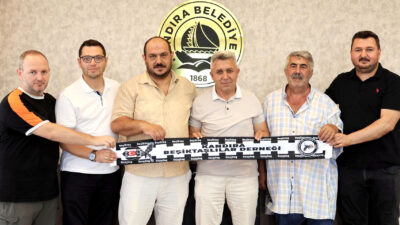 Kandıra Beşiktaşlılar Derneği yönetimi, Kandıra Belediye Başkanı Erol Ölmez’i makamında