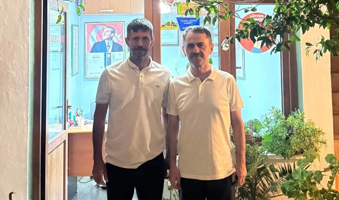 Kocaeli Valisi İlhami Aktaş, Kandıra’nın Kerpe Mahallesi Muhtarı Olcay Aktaş’ı