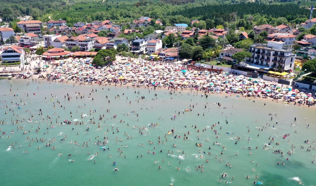 Kandıra’da yaklaşık bir haftadır kuvvetli rüzgâr ve dev dalgalar nedeniyle