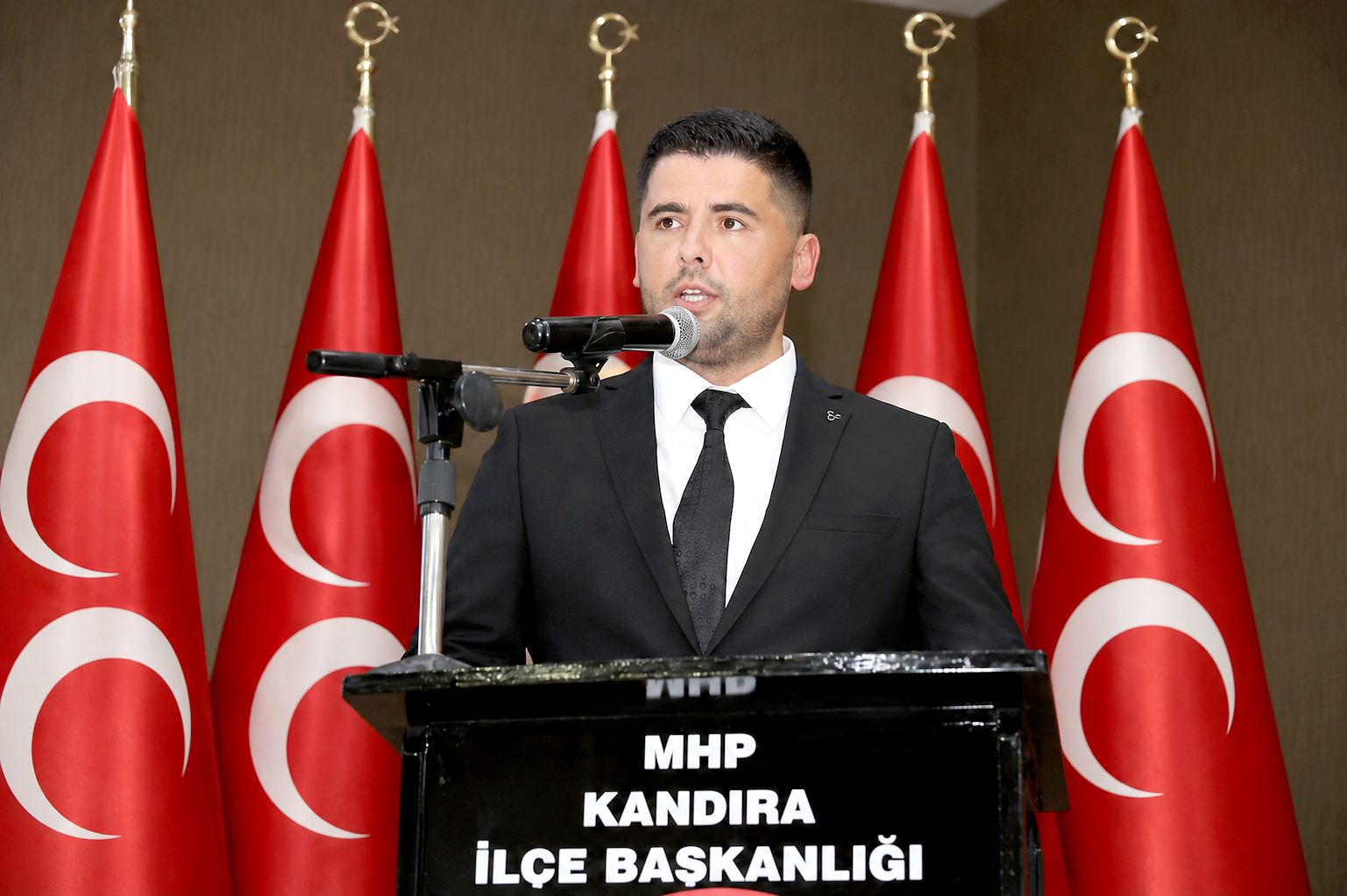 MHP Kandıra İlçe Başkanı Güngör Gödek başkanlığında yapılan toplantıda yeni