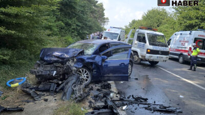 Kandıra-Kefken yolu Babatepesi mevkiinde iki otomobilin çarpışması sonucu meydana gelen
