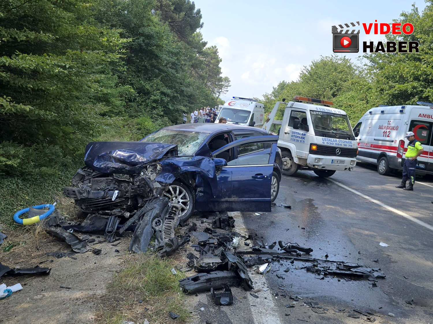 Kandıra-Kefken yolu Babatepesi mevkiinde iki otomobilin çarpışması sonucu meydana gelen