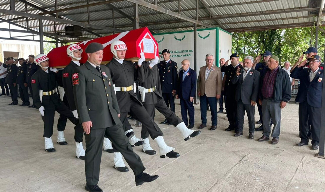 Kandıra Karaağaç Mahallesi sakinlerinden Kıbrıs Gazisi Remzi Kara, düzenlenen cenaze