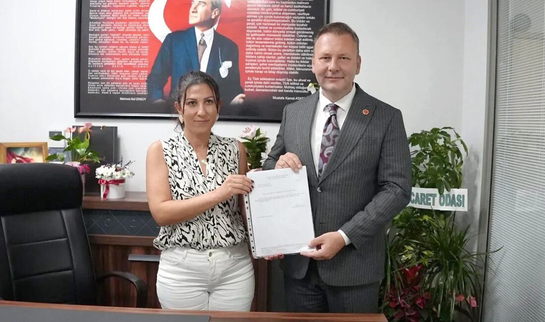 MHP Kocaeli İl Başkanı Enes Emengen, mazbatasını alarak görevine resmen