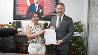 MHP Kocaeli İl Başkanı Enes Emengen, mazbatasını alarak görevine resmen