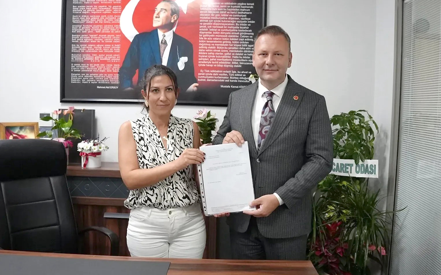 MHP Kocaeli İl Başkanı Enes Emengen, mazbatasını alarak görevine resmen