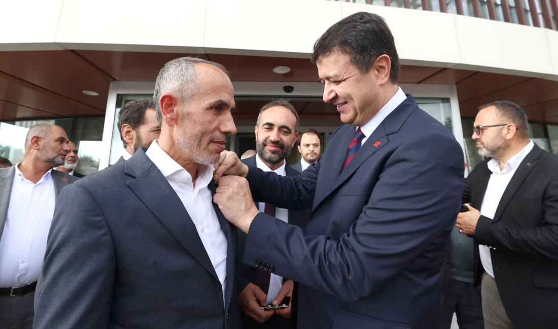 Saadet Partisi Genel Başkanı Mahmut Arıkan, partiye katılan Kandıralı Murat