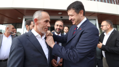 Saadet Partisi Genel Başkanı Mahmut Arıkan, partiye katılan Kandıralı Murat