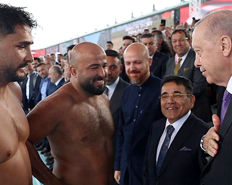 Kocaeli Büyükşehir Belediye Kağıtspor başpehlivanı Seçkin Duman, 57 yıl sonra