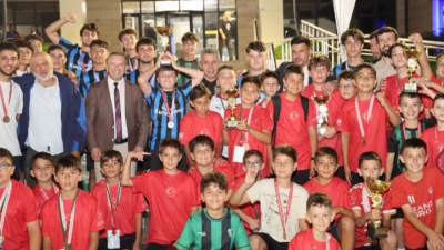 Kandıra Belediyesi tarafından düzenlenen üç günlük Sokak Futbol Turnuvası, farklı