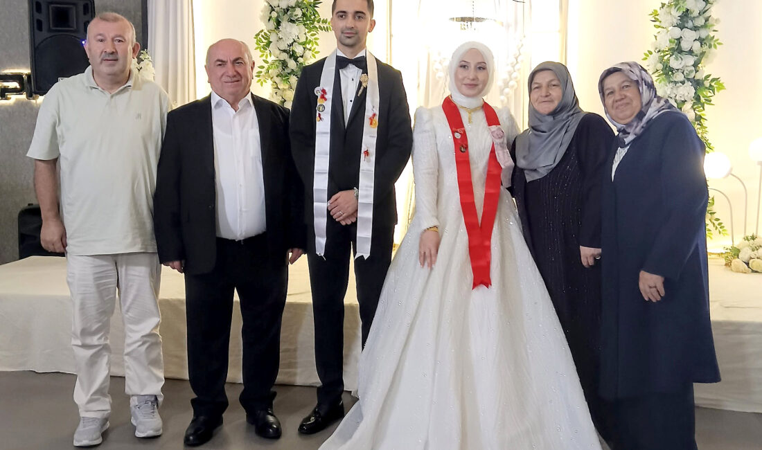 Kandıra SGK Şefi Ergün Şentürk ve eşi Gülsen Şentürk’ün kızları