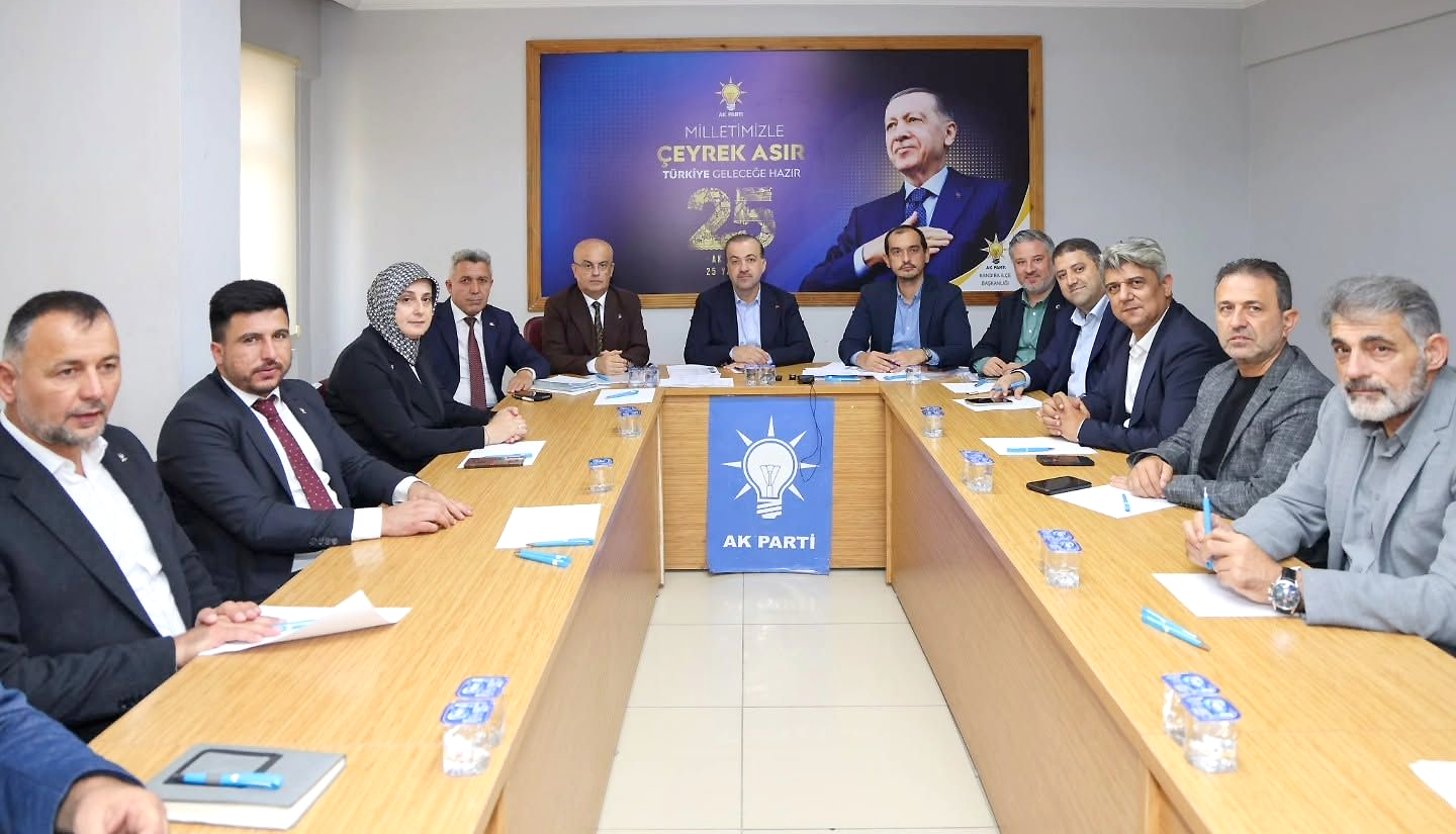 AK Parti Kocaeli İl Başkanı Şahin Talus, il yönetimiyle birlikte