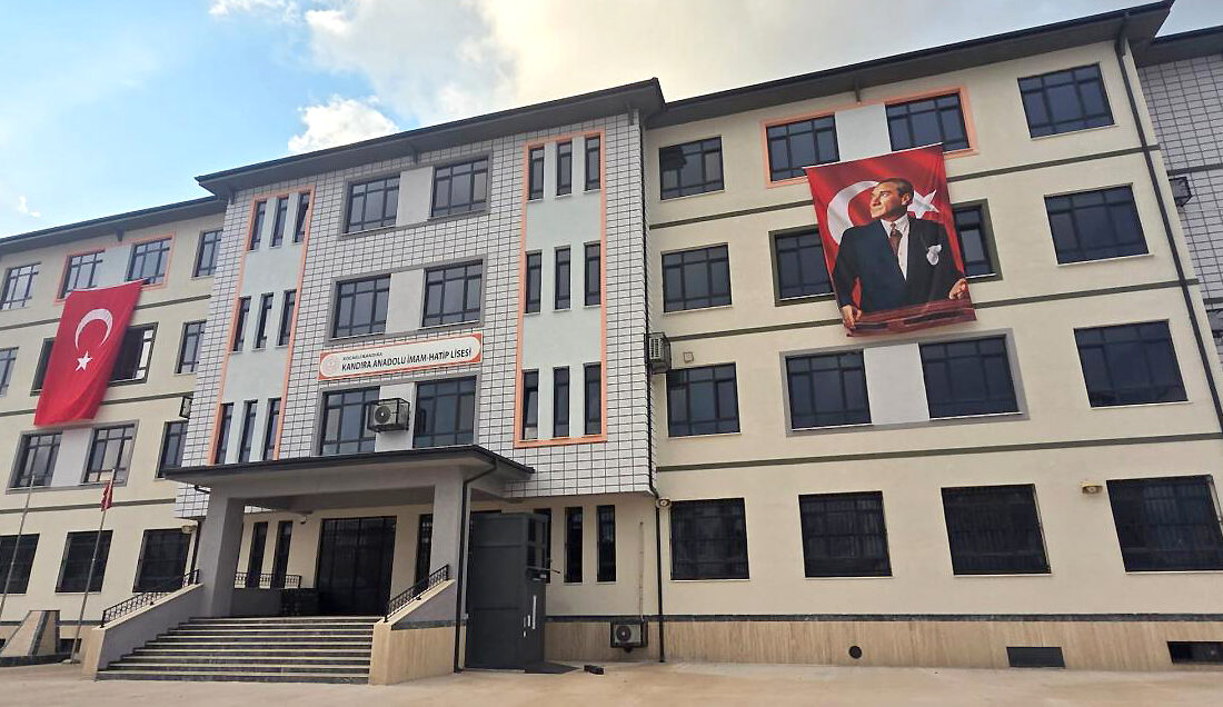 Kandıra Anadolu İmam Hatip Lisesi, yapımı tamamlanan modern okul binasında