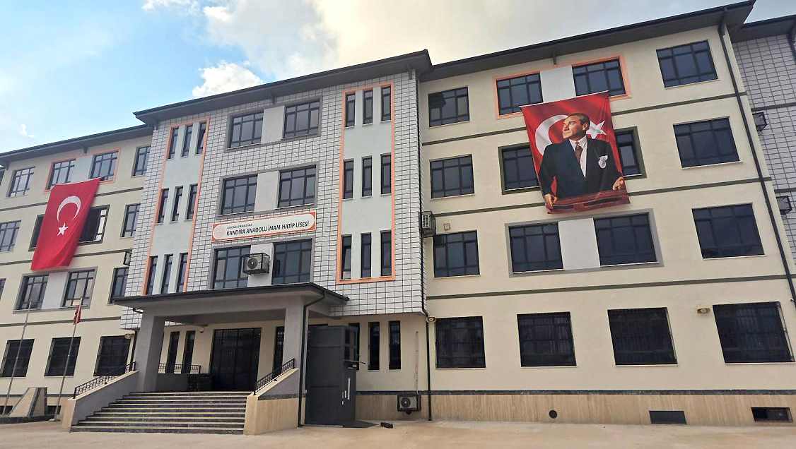 Kandıra Anadolu İmam Hatip Lisesi, yapımı tamamlanan modern okul binasında