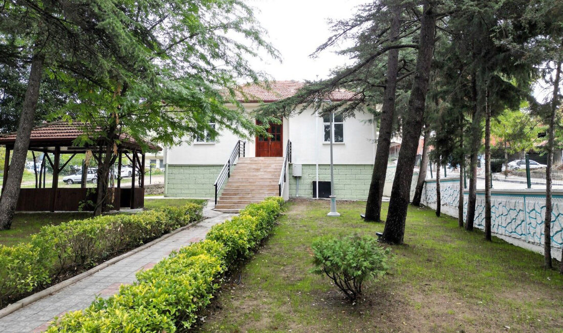 Kandıra’da eski Orman İşletme Şefliği binasında yapımı sürdürülen Saygınlar Kulübü’nde