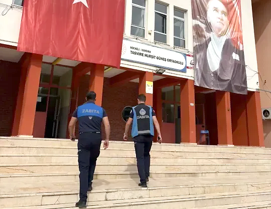 Kandıra Belediyesi Zabıta Müdürlüğü ekipleri, yeni eğitim öğretim yılının başlamasıyla