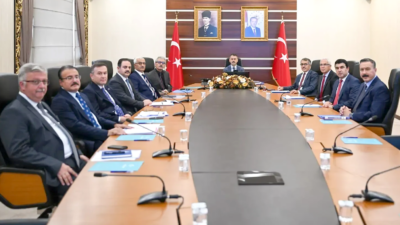 Kocaeli’de yeni eğitim-öğretim döneminde okul güvenliğine yönelik tedbirlerin değerlendirildiği toplantıya
