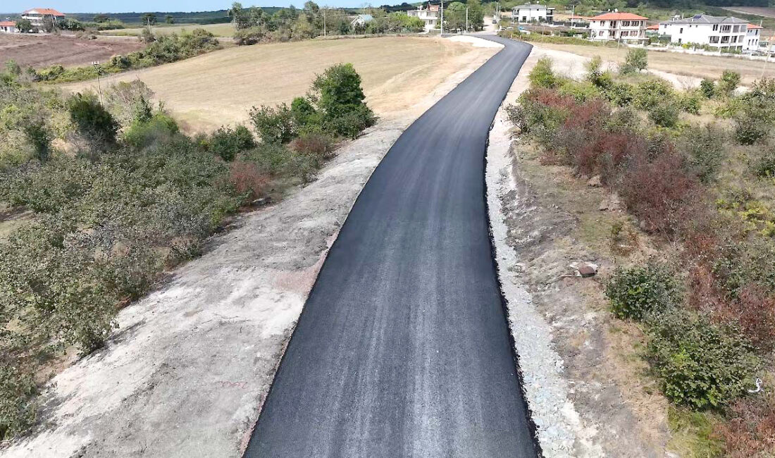 Akçabeyli Mahallesi’ndeki Potlar yolu, Kocaeli Büyükşehir Belediyesi ekiplerinin çalışmasıyla yenilenerek