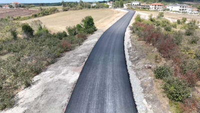 Akçabeyli Mahallesi’ndeki Potlar yolu, Kocaeli Büyükşehir Belediyesi ekiplerinin çalışmasıyla yenilenerek