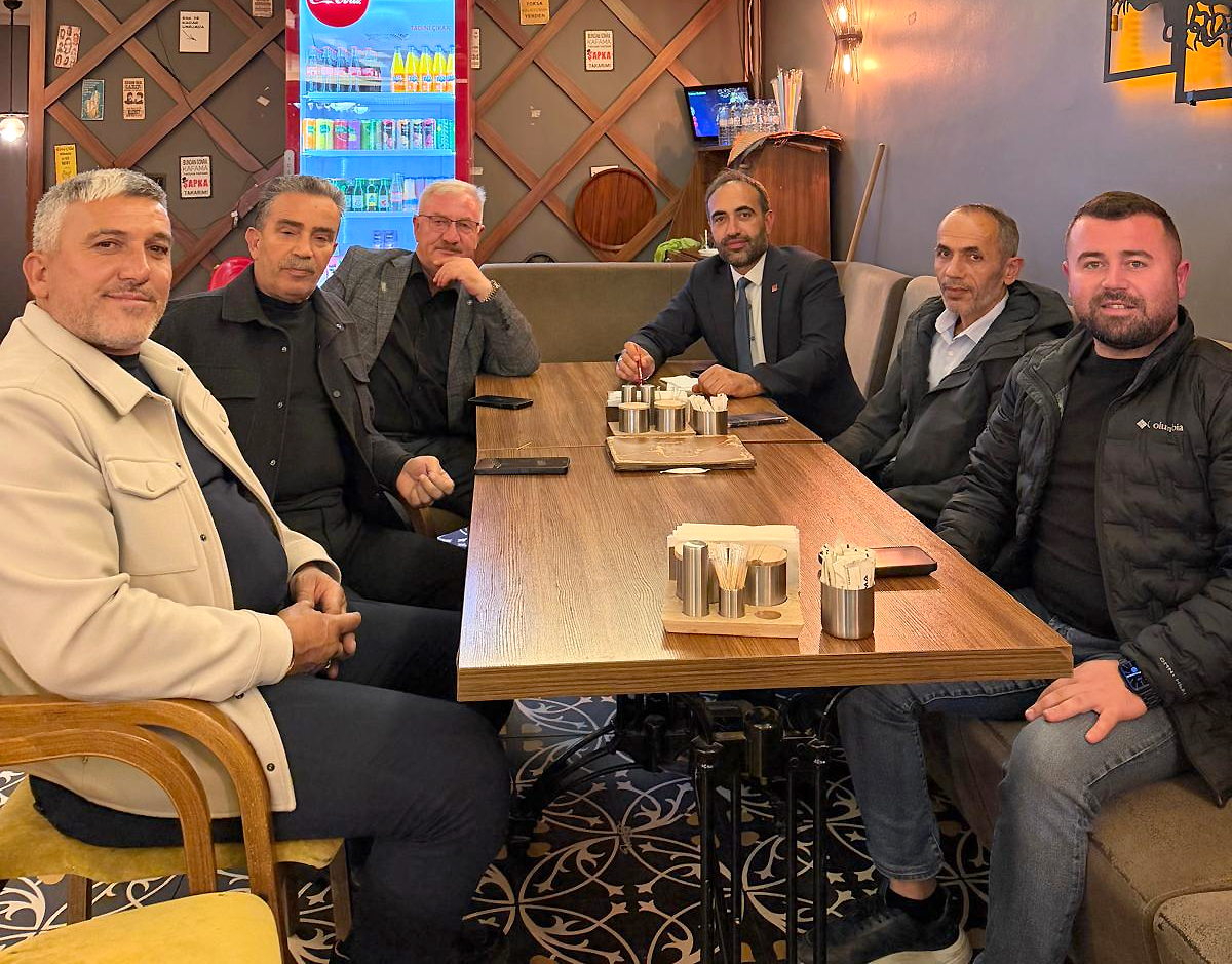 Kandıra’da farklı siyasi partileri temsil eden beş ilçe başkanı, ilçenin