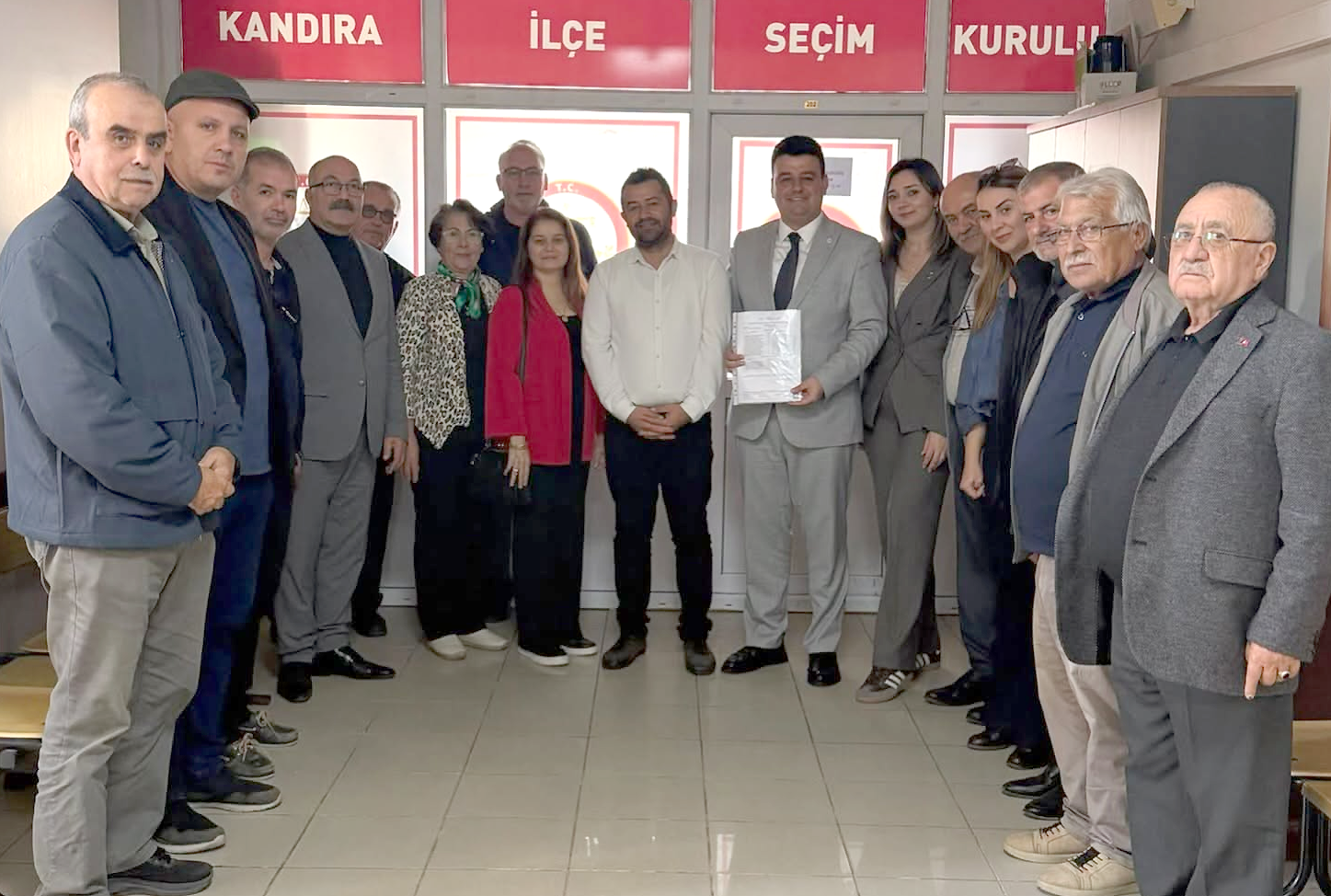 YENİ Parti Kandıra İlçe Başkanı Gürcan Yalçıntuğ, kongrenin ardından mazbatasını
