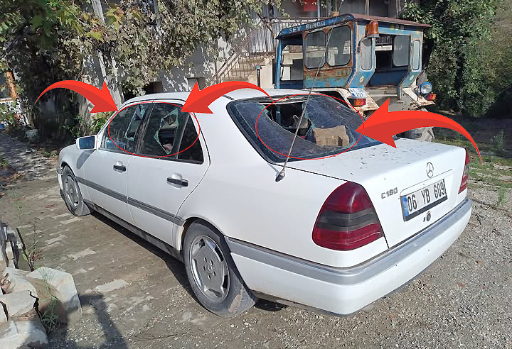 Kandıra’da Şok Saldırı! Kurucu Başkanın Mercedes’inin Camları Parke Taşıyla Kırıldı